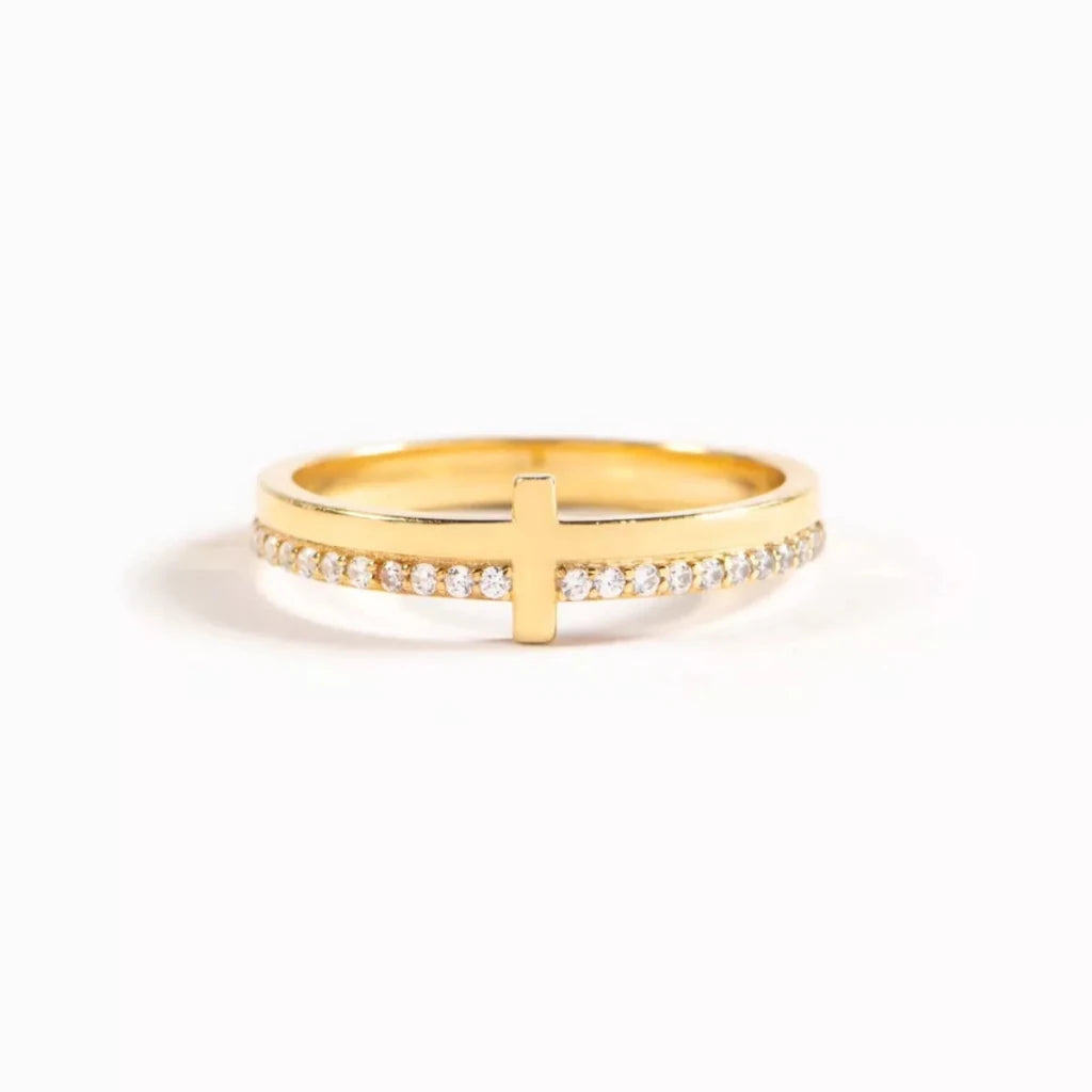 Gold 925 sterling silver cross ring, close-up view