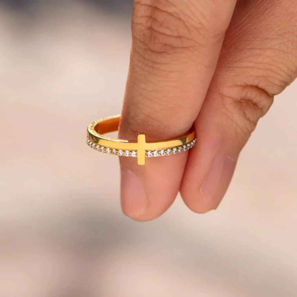 Gold 925 sterling silver cross ring, detail view