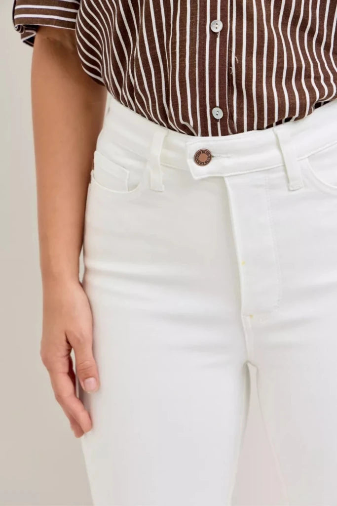 Judy Blue High Waist Extended Waistband Capri Pants with Spade Pockets - WHT by Trendsi from FREYA’S CLOSET